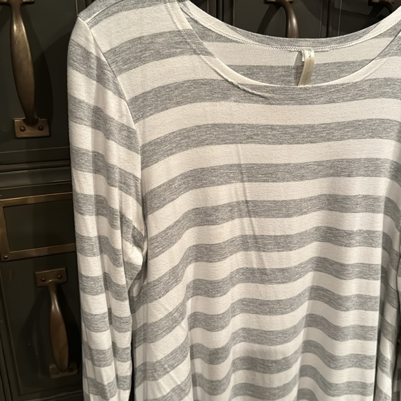 Basic Threads Swing T - Picture 2 of 4